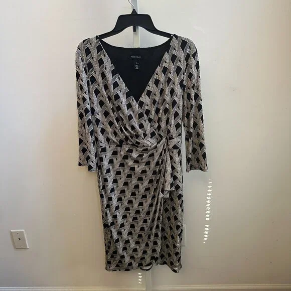 White House Black Market Faux Wrap Black Cream Geometric Print Dress Sz 8 - Picture 8 of 8